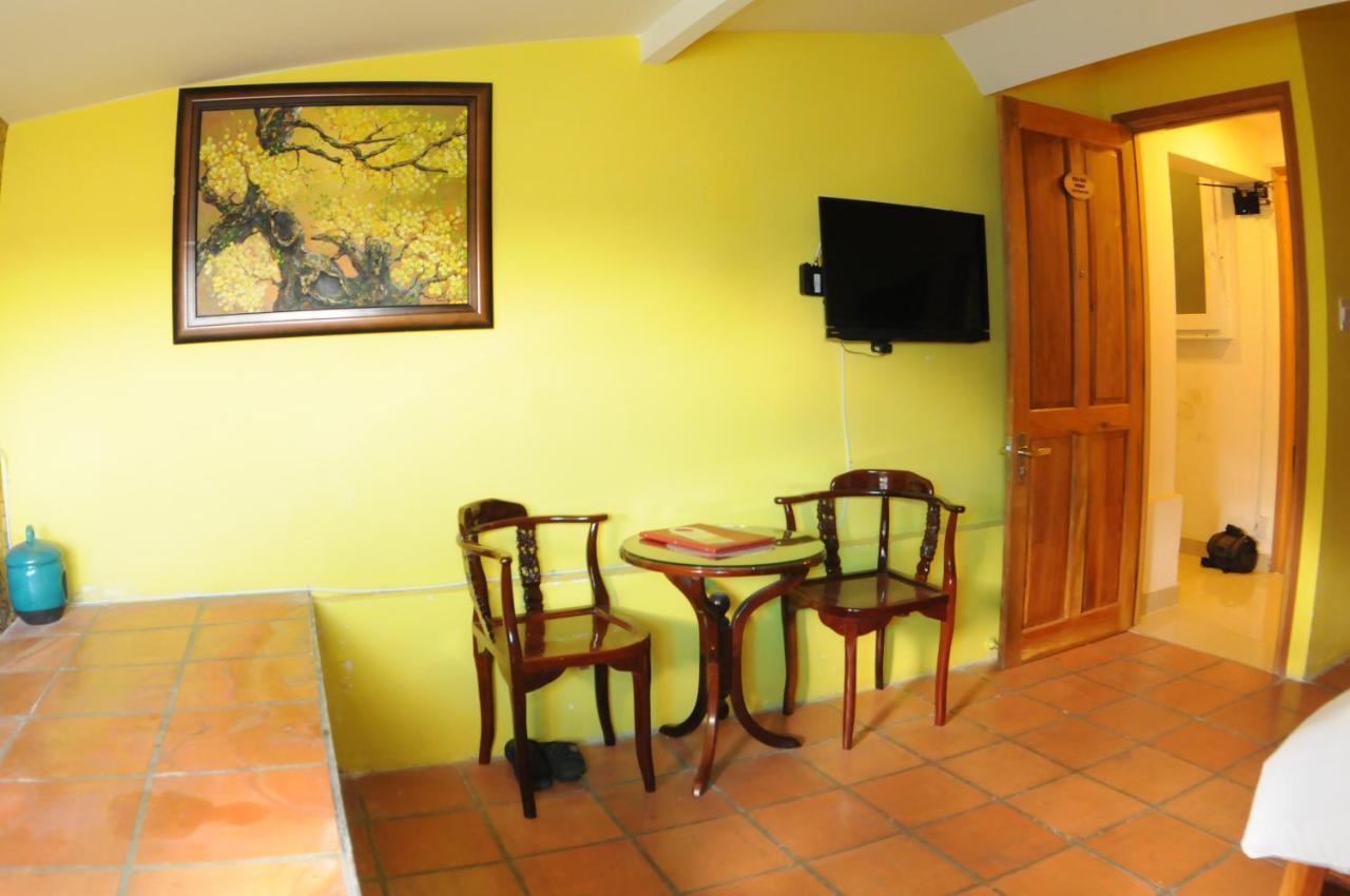 Dalat Flowery Hotel & Coffee Buitenkant foto