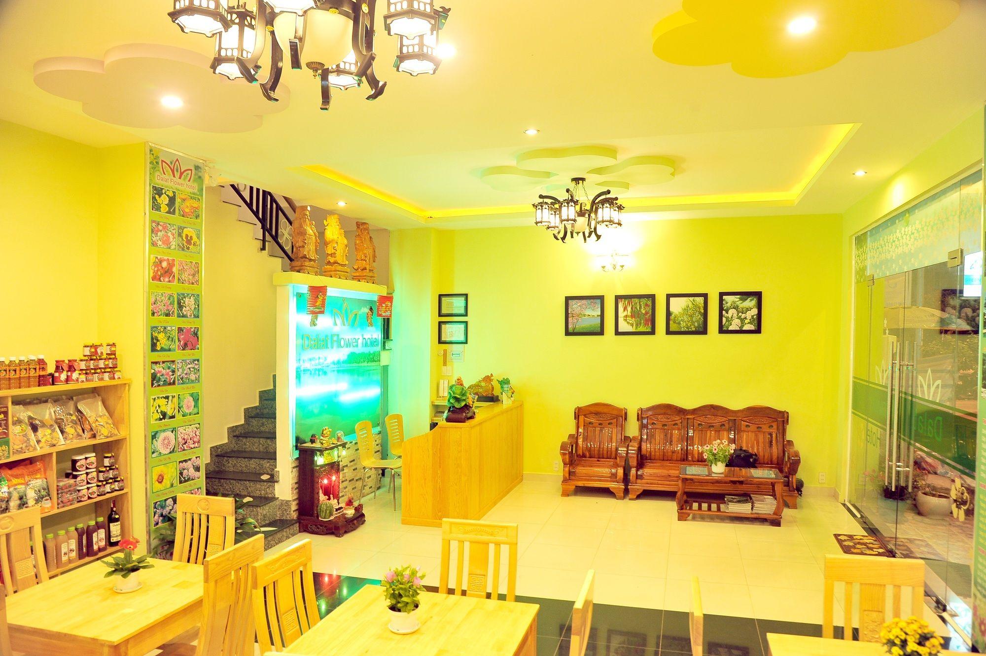 Dalat Flowery Hotel & Coffee Buitenkant foto